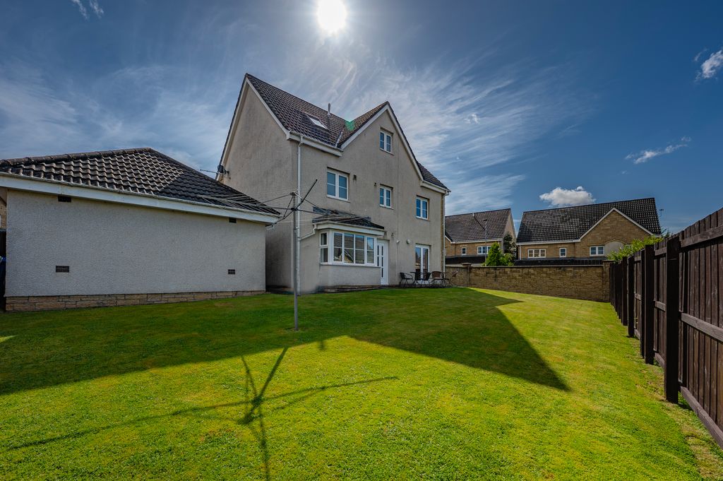 Property photo 2 of 50