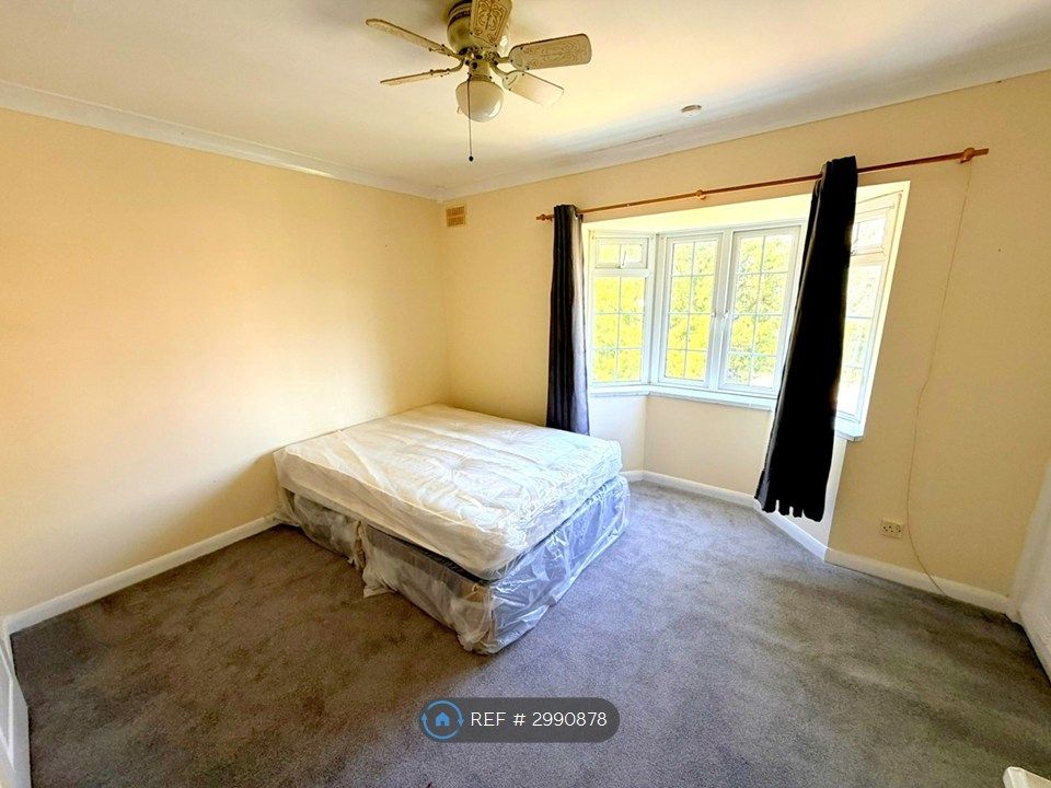 Property photo 3 of 11 Bedroom 1