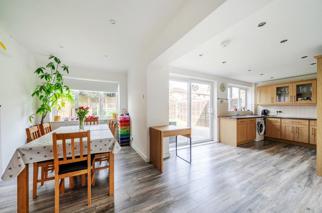 Property photo 3 of 18 1432544-16-69d792...