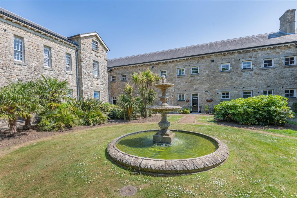 Property photo 2 of 18 8648552-Exterior11.Jpg