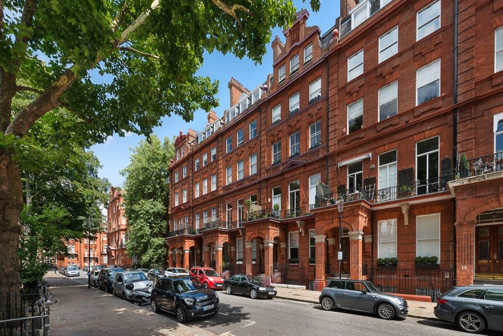 Property photo 1 of 11 Cadogan Square