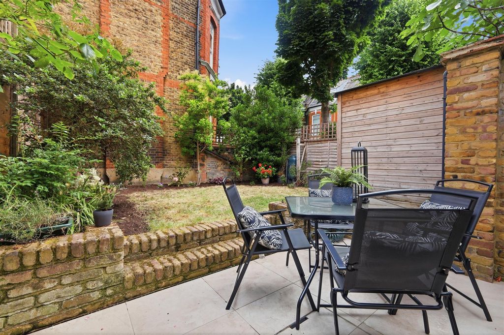 Property photo 2 of 19 3