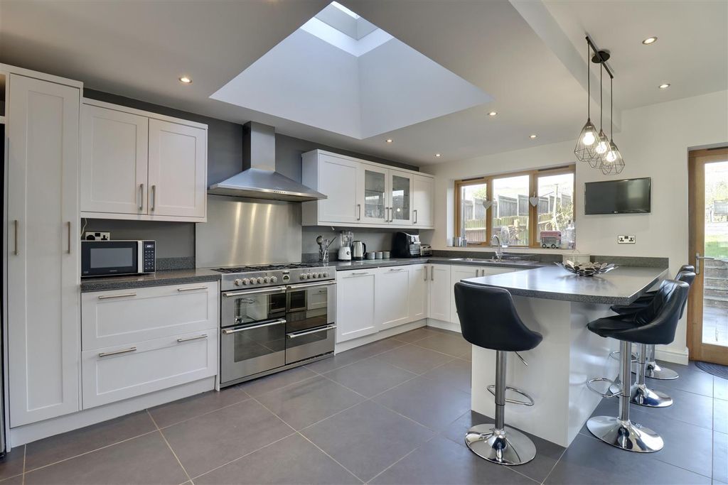 Property photo 3 of 30 C6766Df2-B8D9-4183-9775-8Cf35E87A0D6_1_201_A.Jpeg