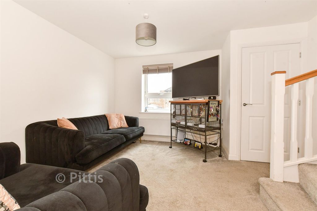 Property photo 1 of 13 Lounge