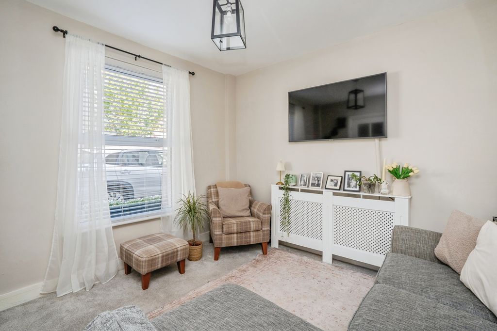 Property photo 3 of 20 Pbox-Img.Jpg