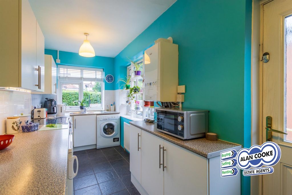 Property photo 2 of 16 Fitted Kitchen