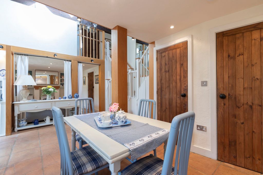 Property photo 3 of 18 Photo 03