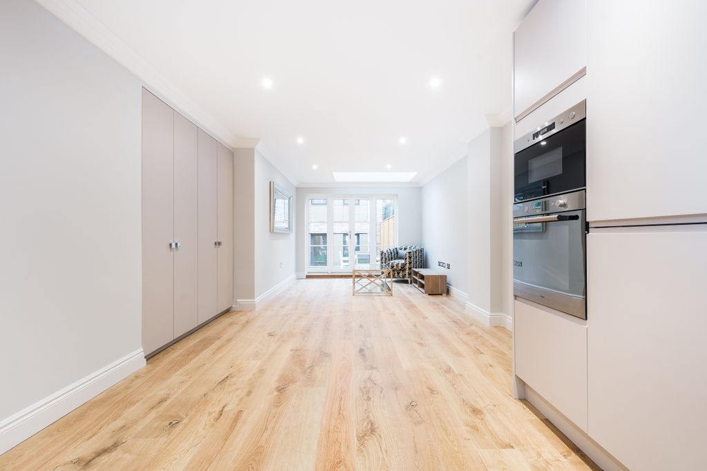 Property photo 2 of 9 Kitchen