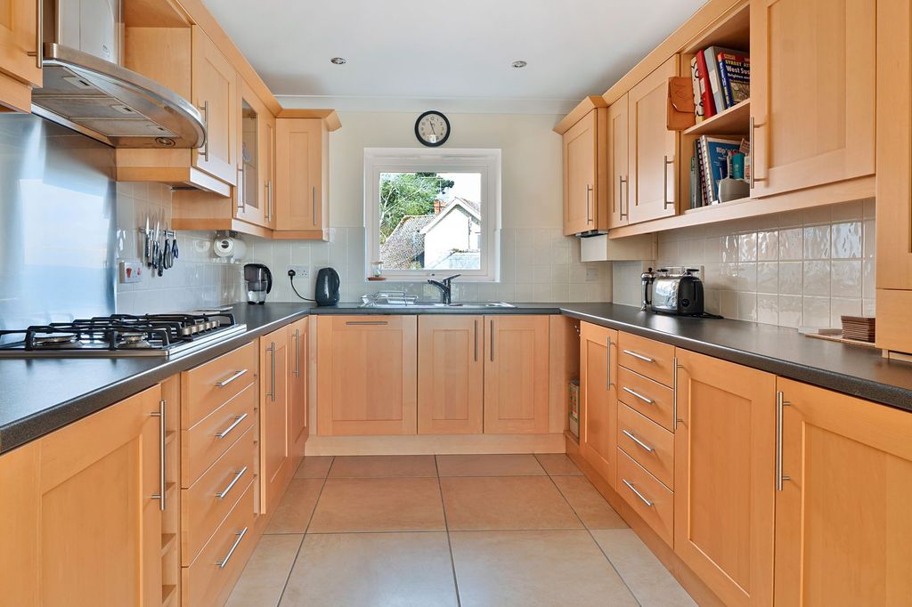 Property photo 2 of 25