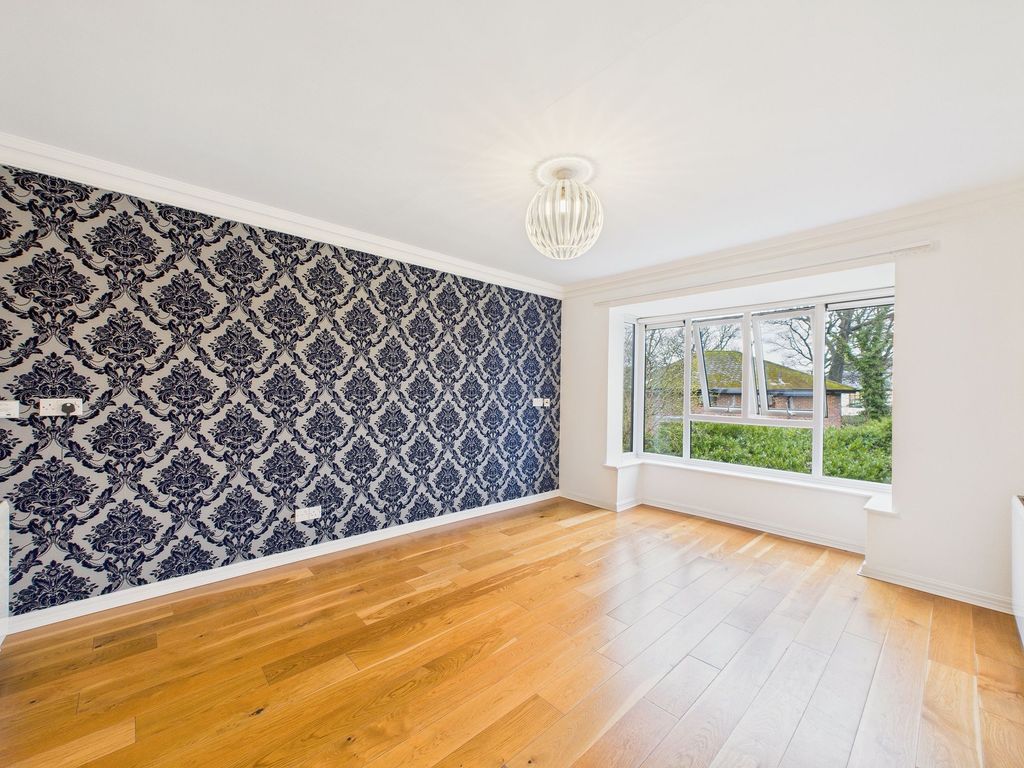 Property photo 3 of 9 Lounge