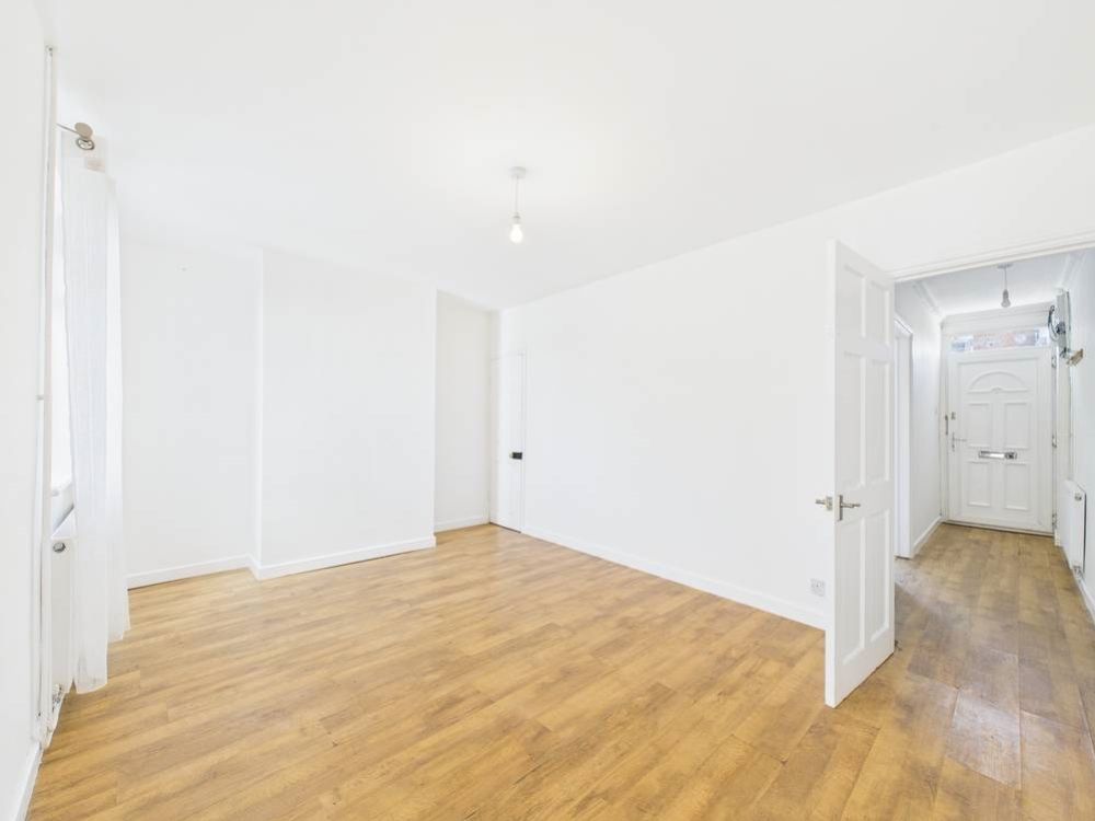 Property photo 3 of 9 Cam03062G0-Pr0140-Still007-Thumbnail-H750-70
