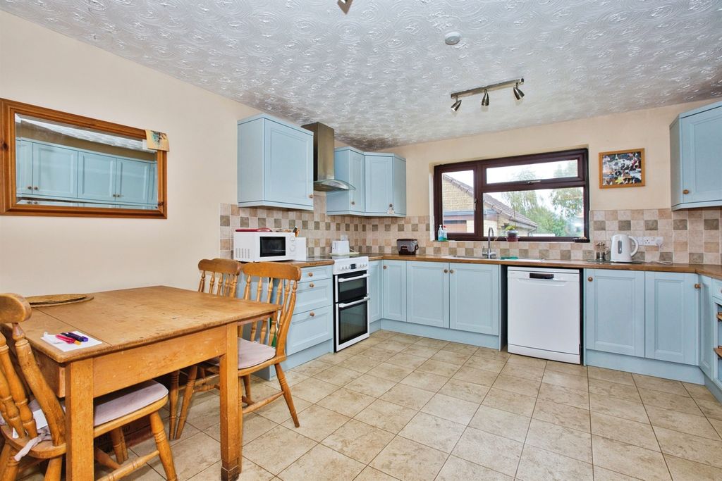 Property photo 2 of 26