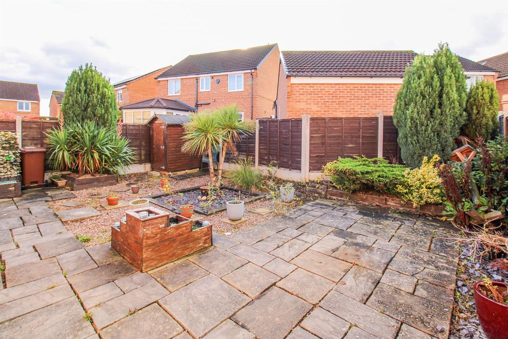 Property photo 2 of 9 Outside