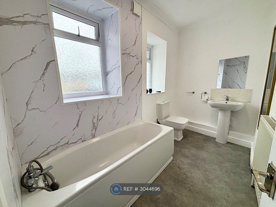 Property photo 3 of 6 Bathroom