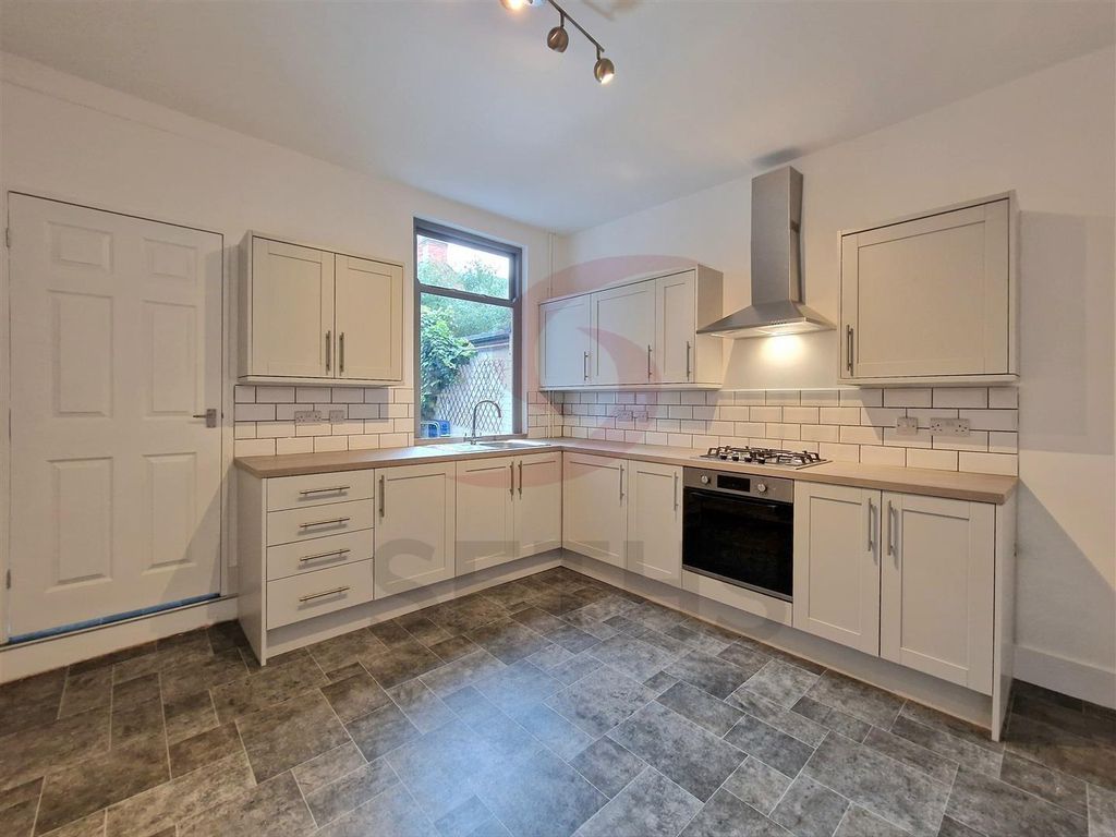 Property photo 2 of 11 Kitchen