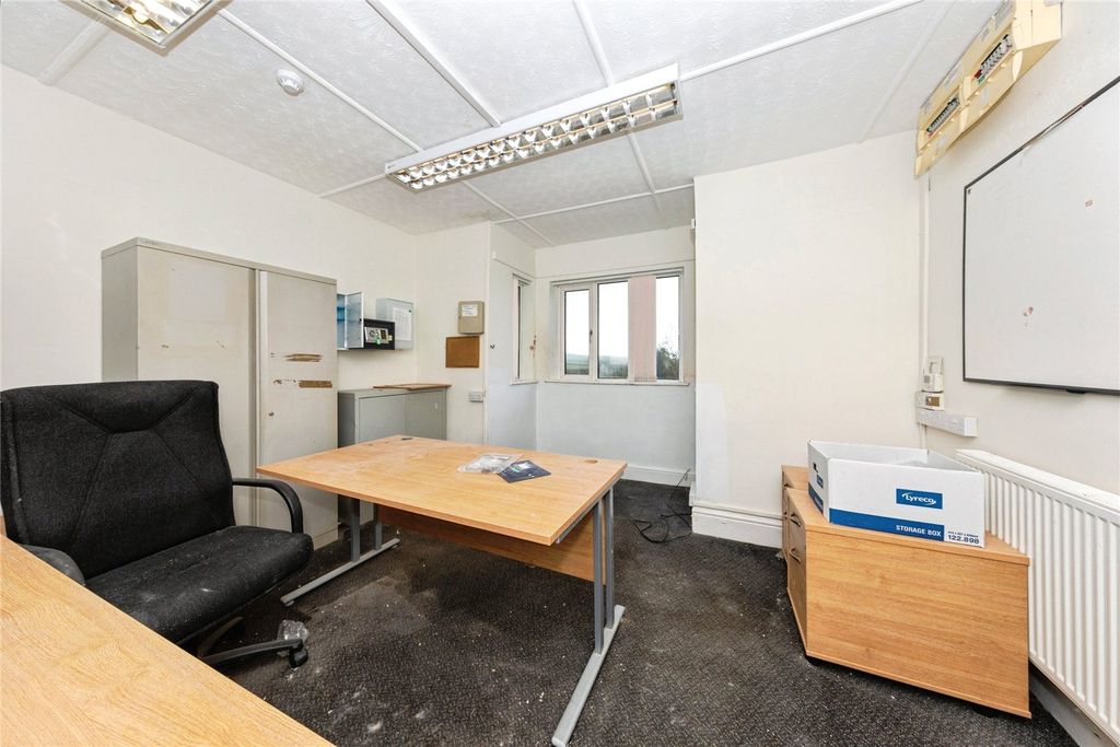 Property photo 3 of 21 Picture No. 22