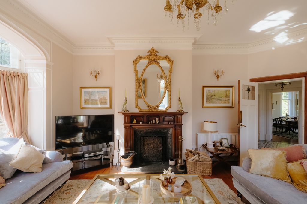 Property photo 3 of 31 Croft-Hastings-Lowerparkroad-Interior-25