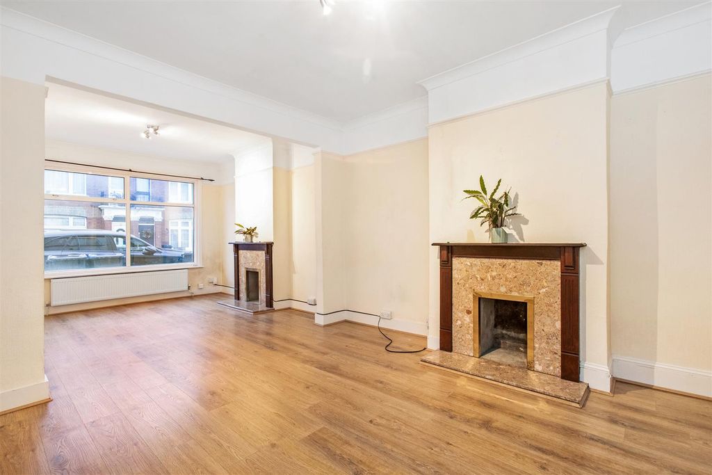 Property photo 3 of 14 Reception Room