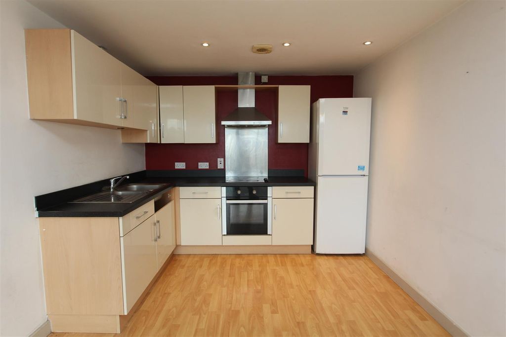 Property photo 2 of 9 Kitchen.Jpg