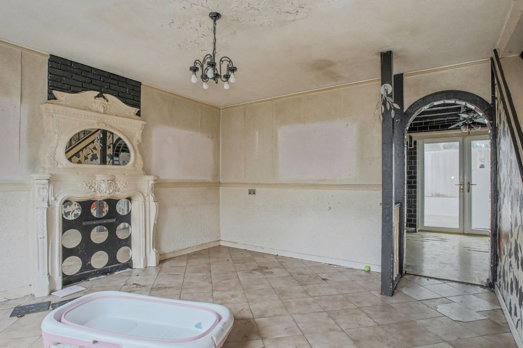 Property photo 2 of 26 5 Roberts Court, Hallwood Park, Runcorn, Wa7 2Fh