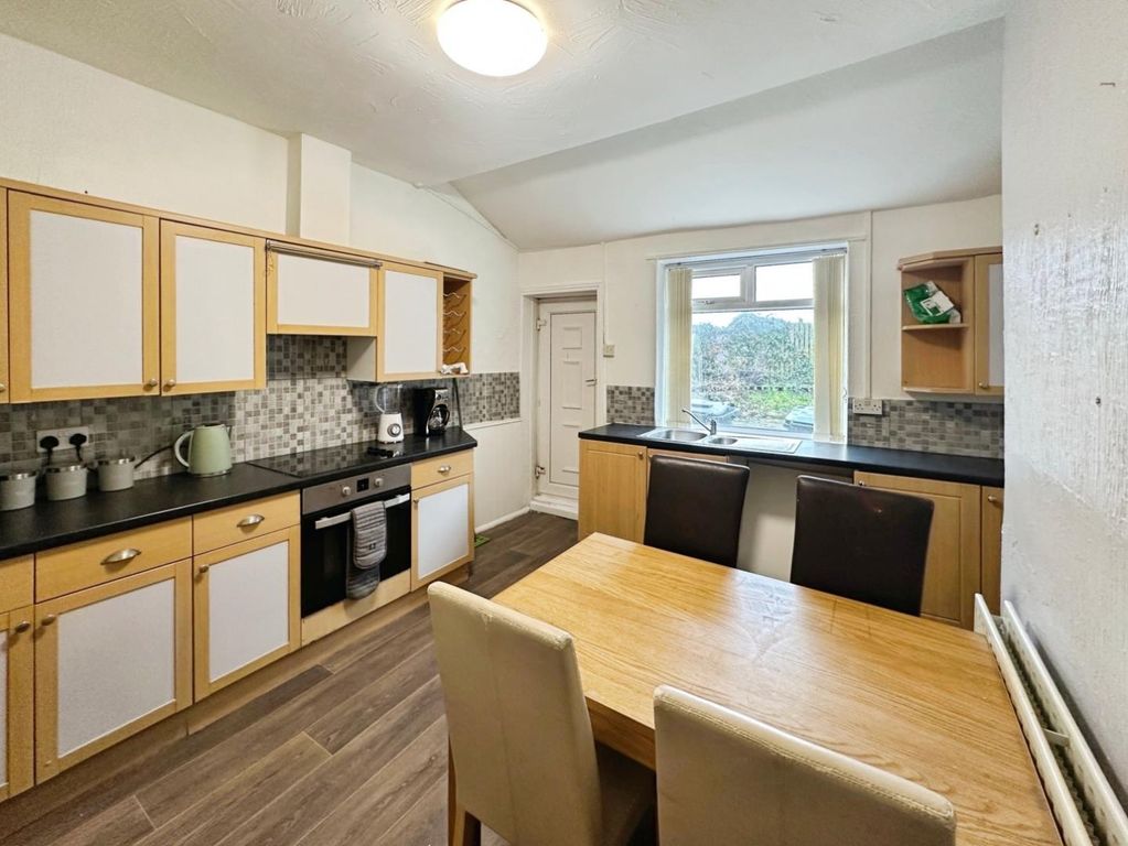 Property photo 2 of 12 Dining Kitchen