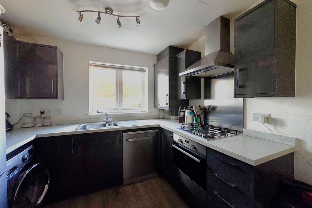 Property photo 3 of 7 Kitchen