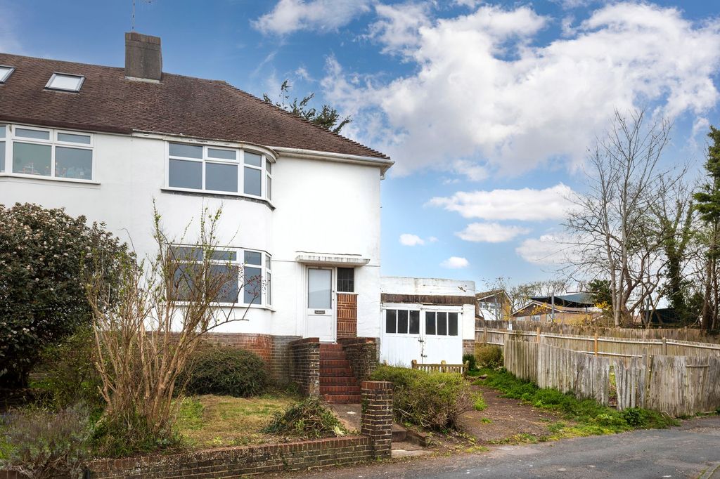 Property photo 2 of 25