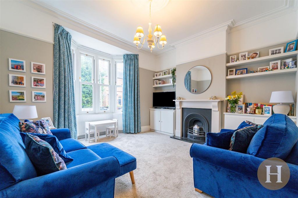 Property photo 3 of 42 Hadleigh Estate Agents-15.Jpg