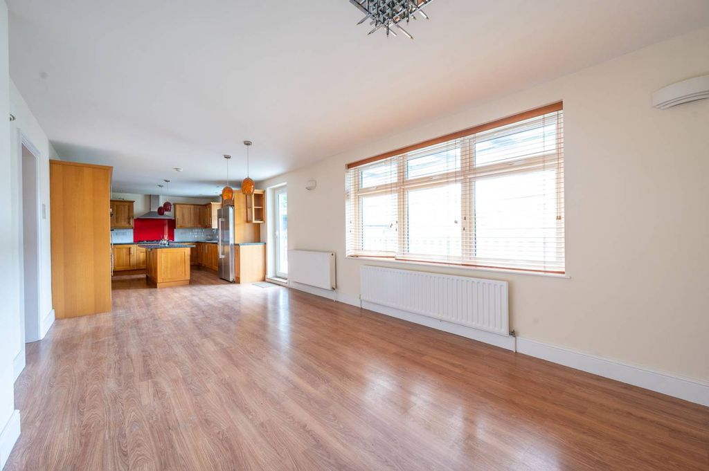 Property photo 3 of 26