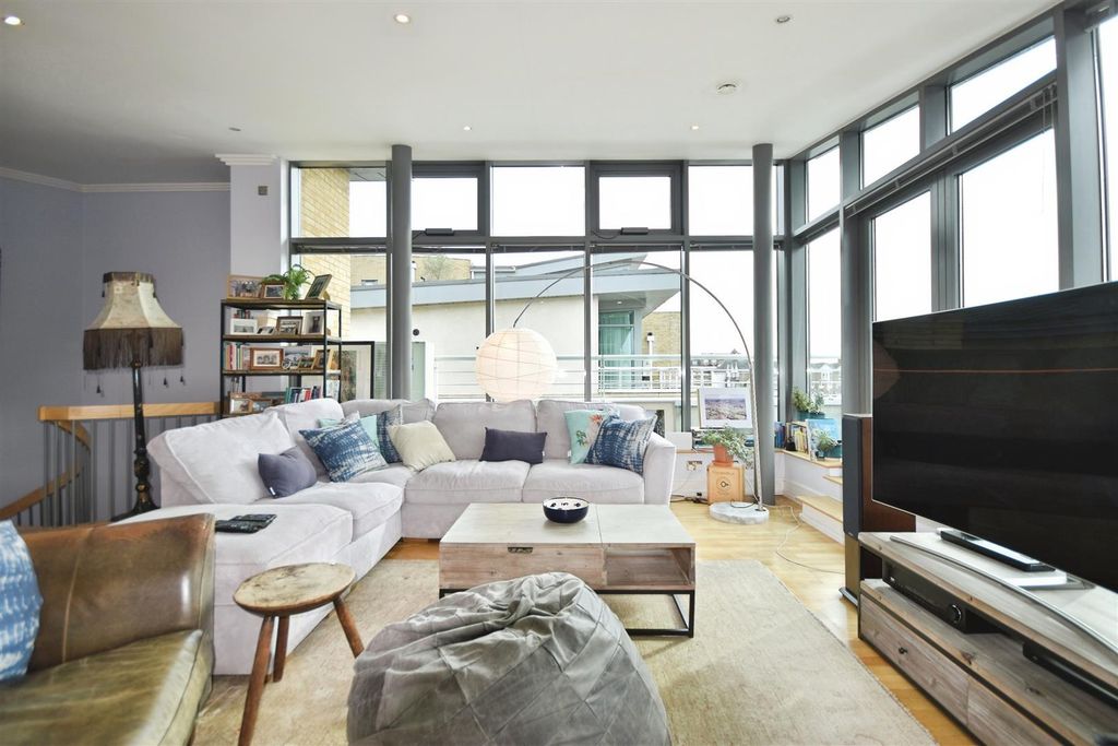 Property photo 3 of 25