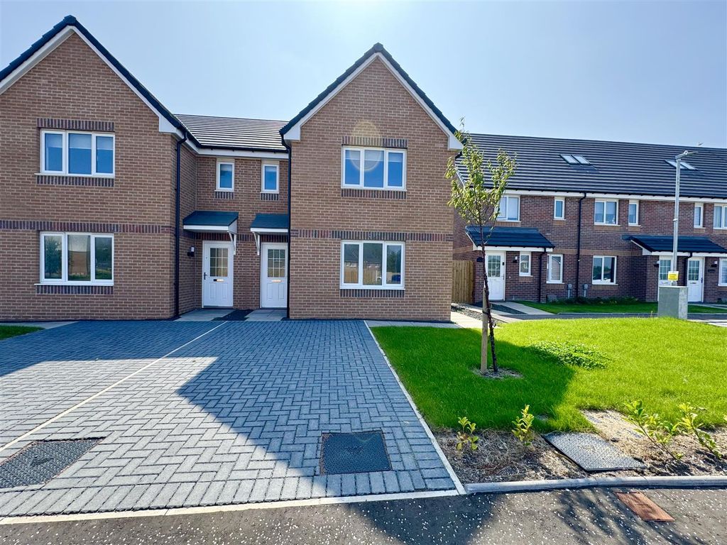 Property photo 1 of 17 External