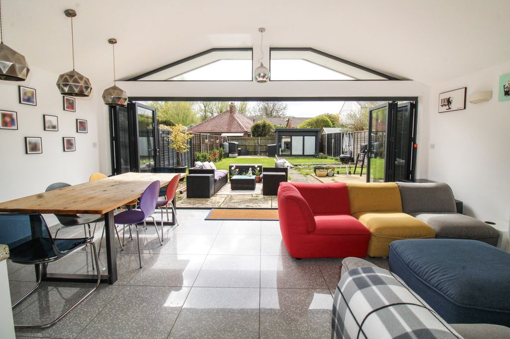 Property photo 2 of 19