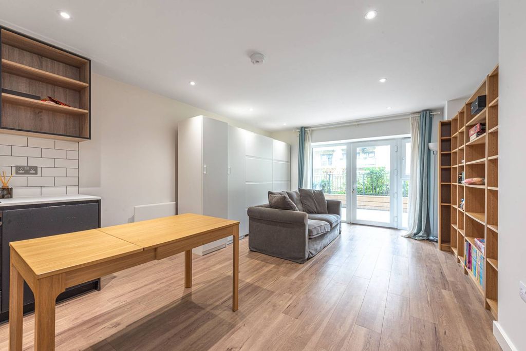 Property photo 2 of 8