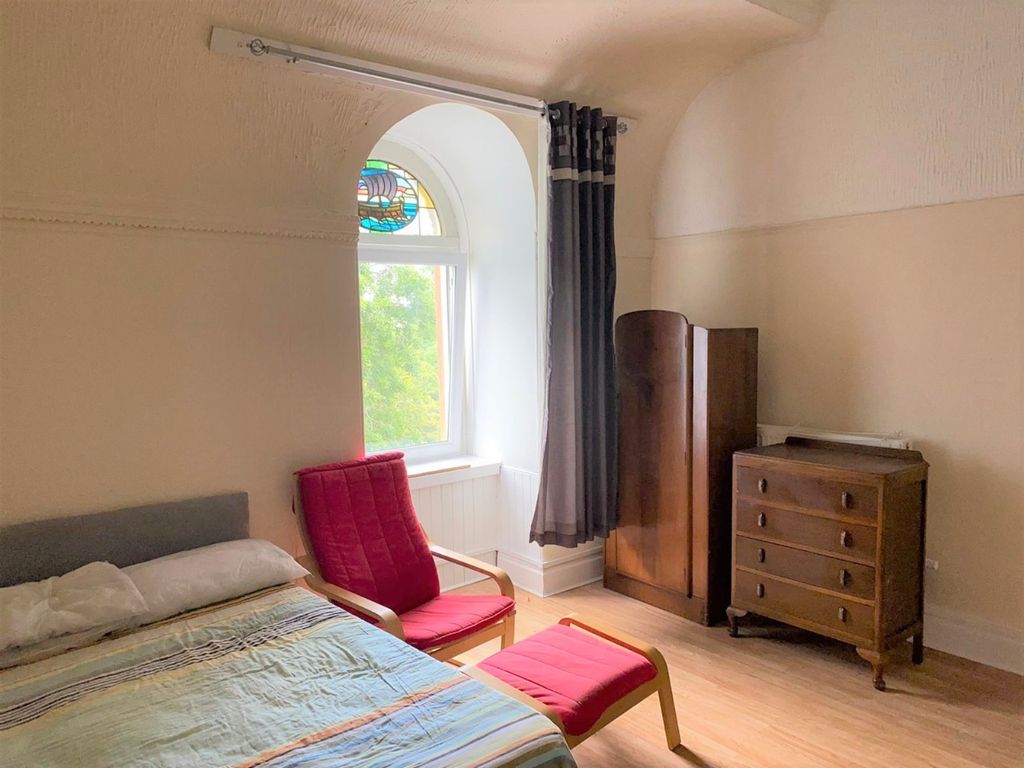 Property photo 3 of 5