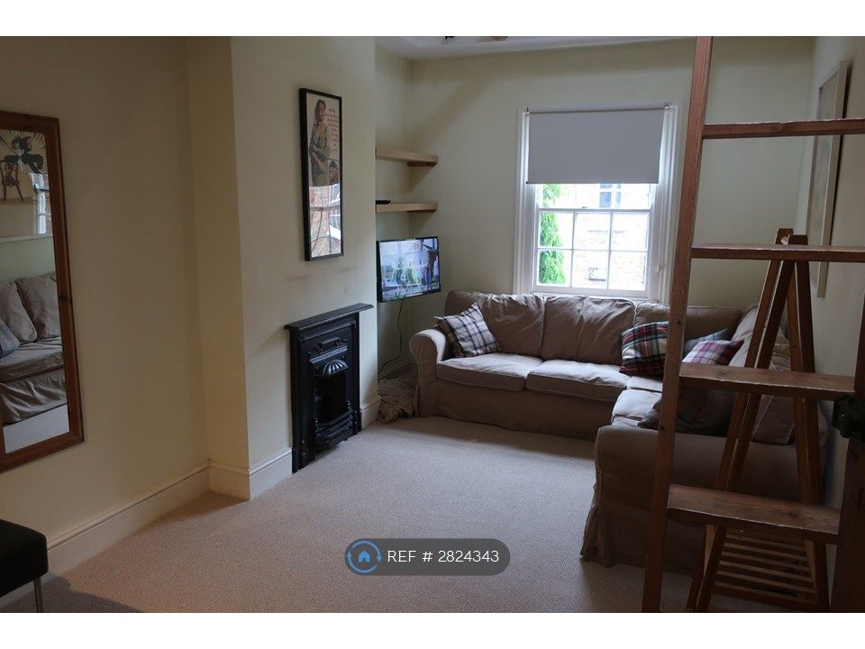 Property photo 3 of 5 Living Room