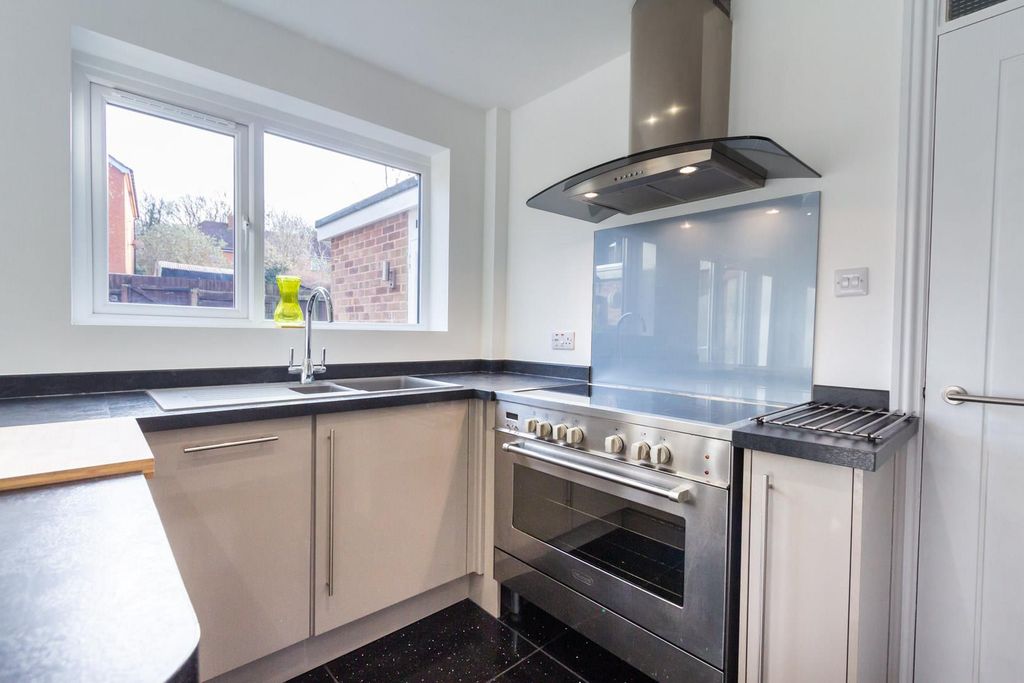 Property photo 3 of 12 Kitchen