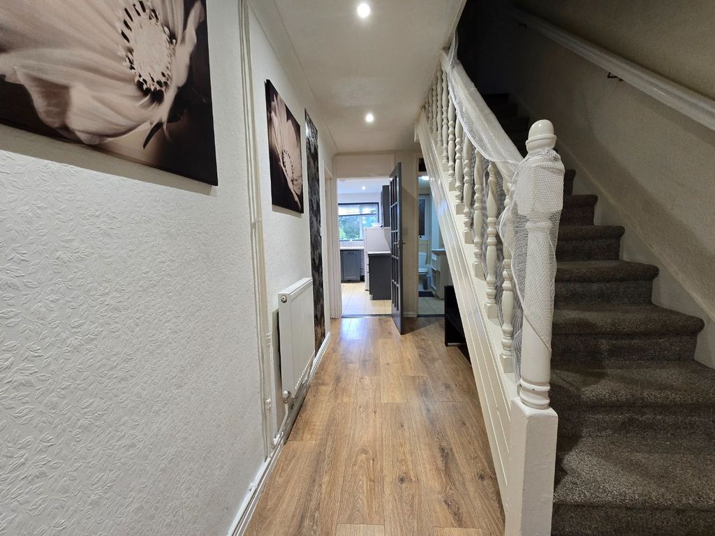 Property photo 2 of 16 3641871