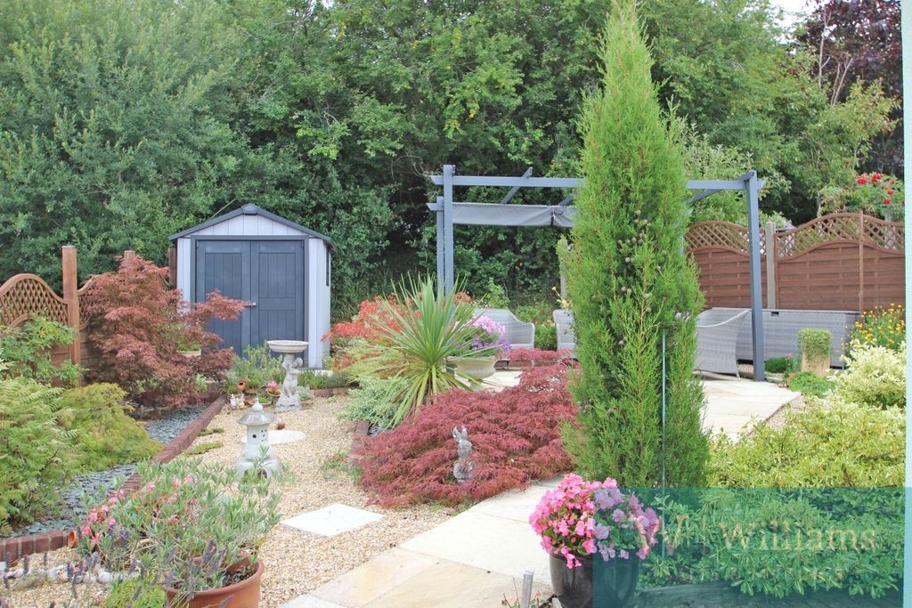 Property photo 2 of 19 Garden