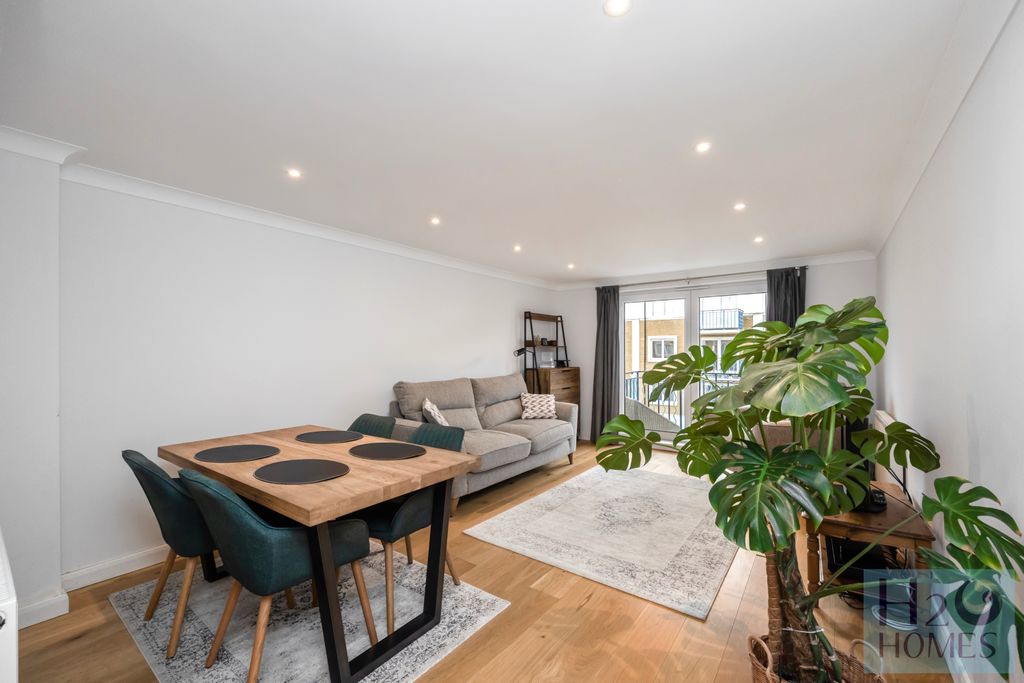 Property photo 3 of 16 Merton Court 57-011