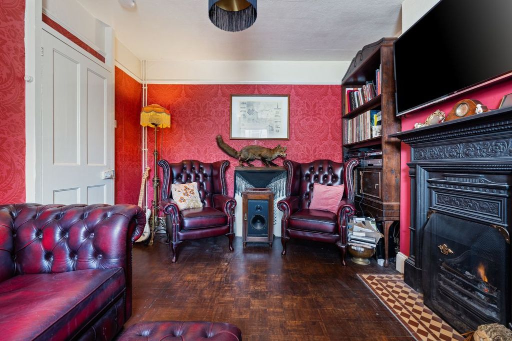 Property photo 3 of 27