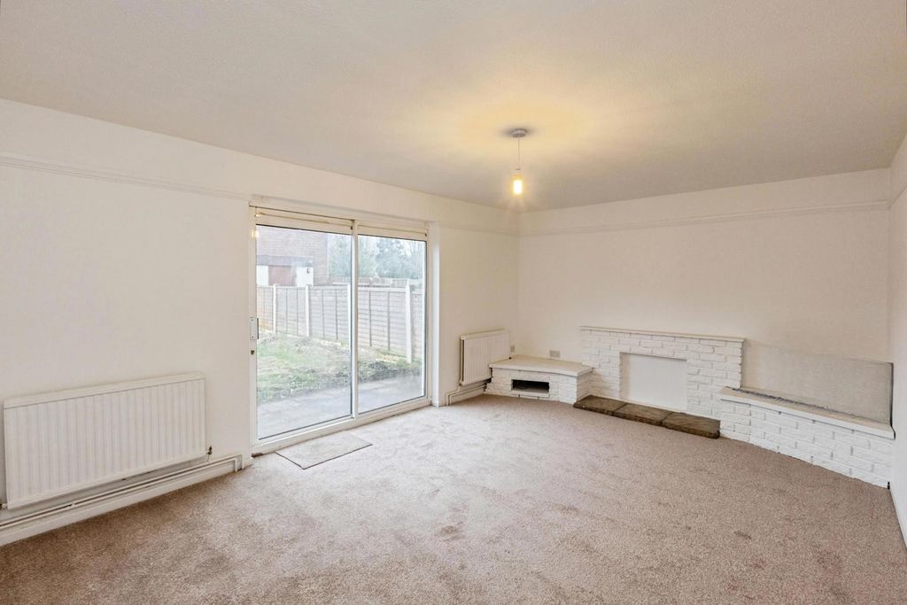 Property photo 3 of 14 Lounge