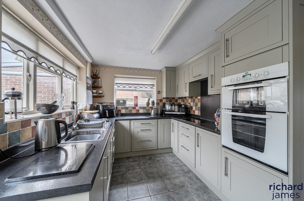 Property photo 3 of 11 217A452Bd27242Abbccde2579845Bc76