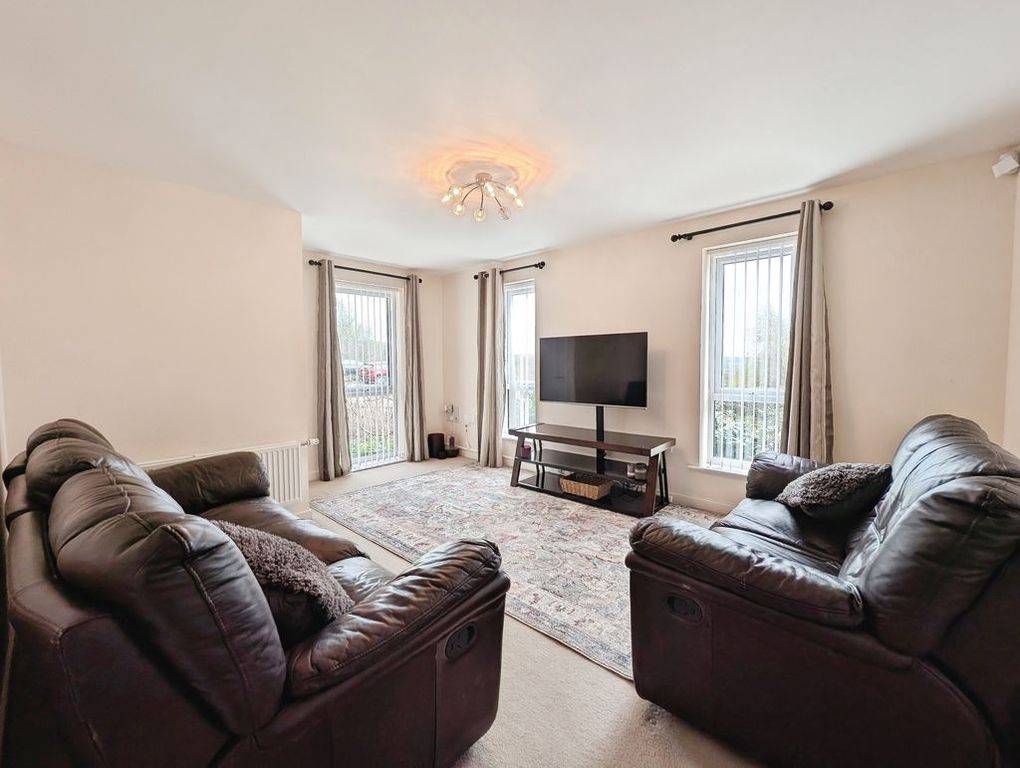 Property photo 3 of 17 Photo 16