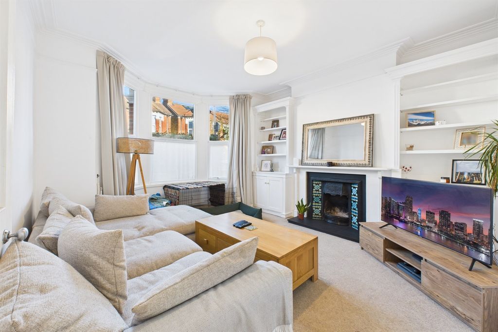 Property photo 1 of 11 Living Room