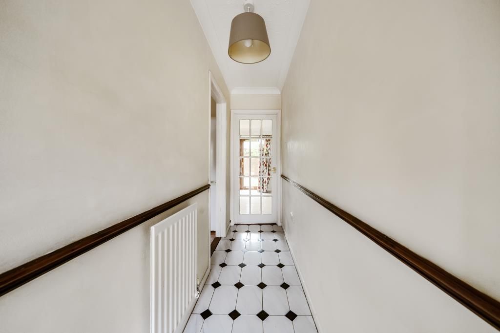 Property photo 3 of 11 Hallway