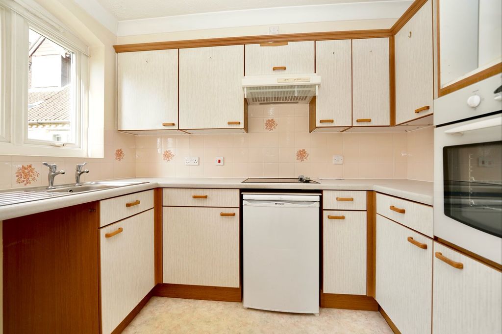 Property photo 3 of 11