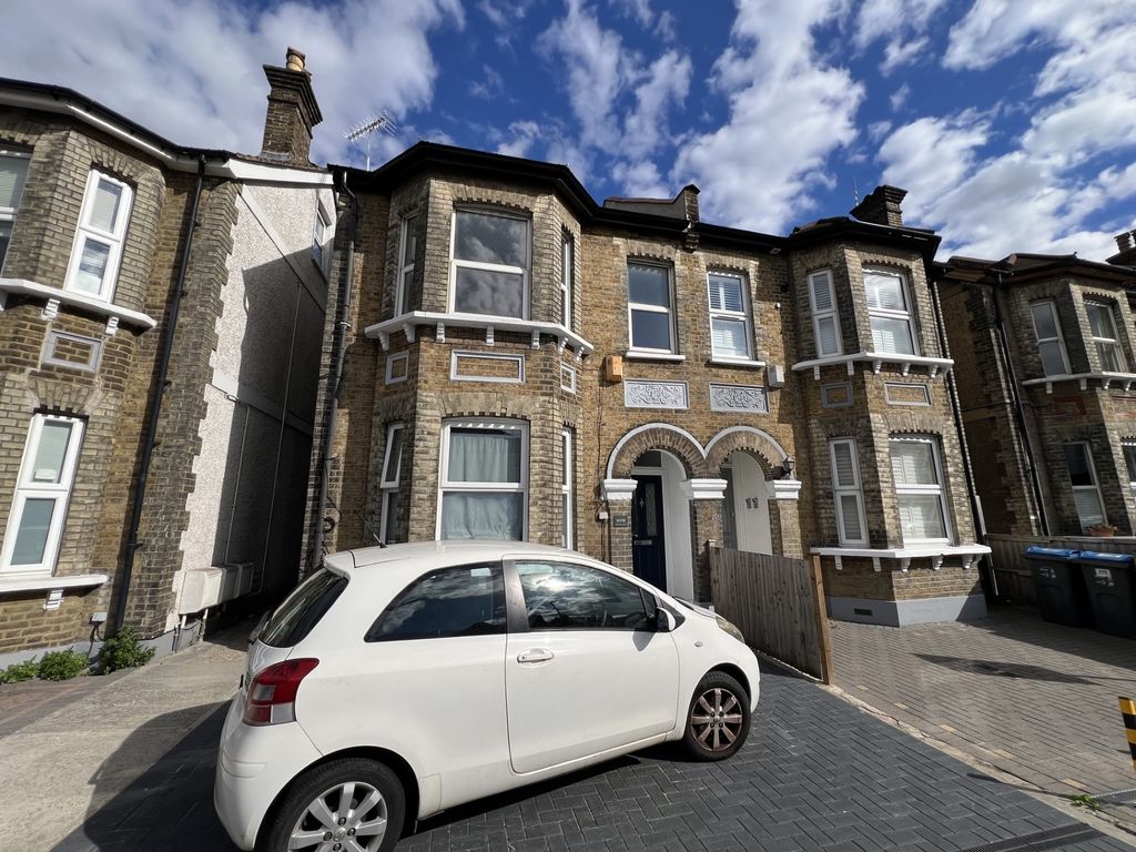 Property photo 1 of 7 4