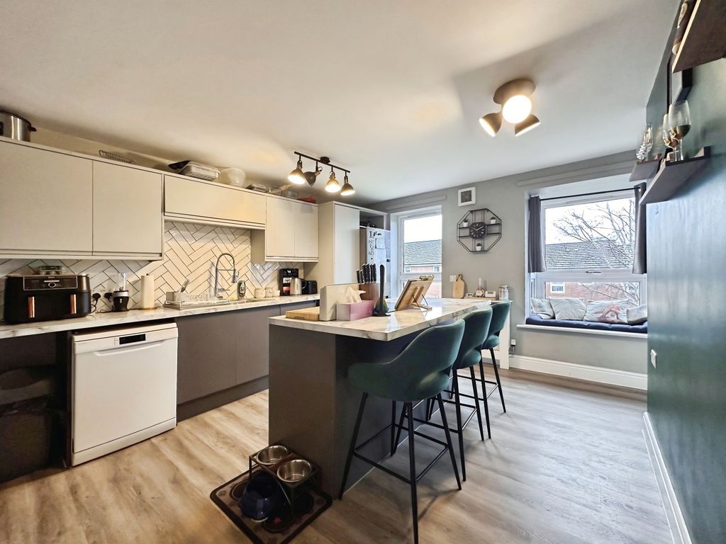 Property photo 2 of 19 Kitchen