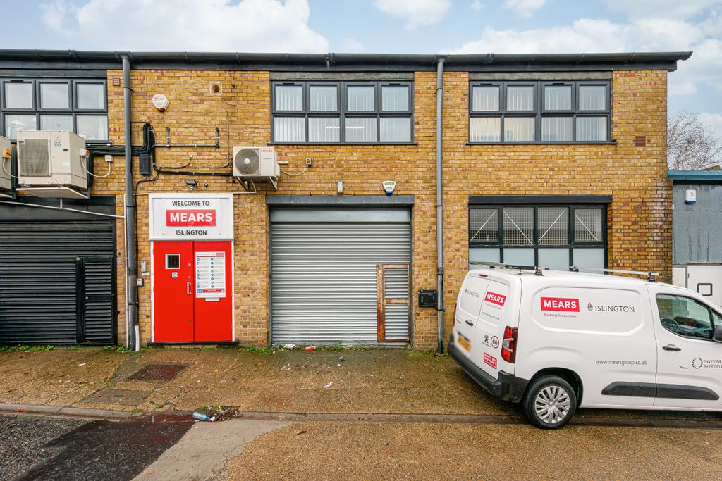 Property photo 1 of 12 Roman Way Industrial Estate, Unit 15-008