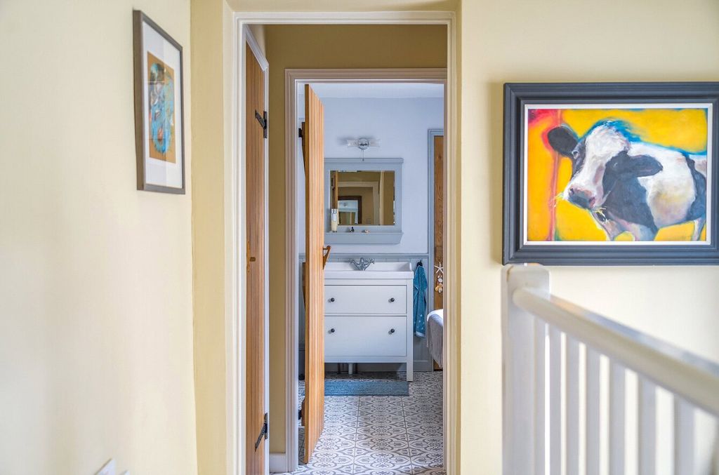 Property photo 3 of 4 Landing